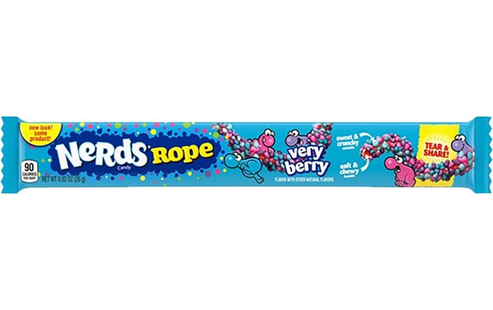 Rope Very Berry 3x 26 gFlexible Bonbonstange mit knusprigen Nerd-Dragees dekoriert