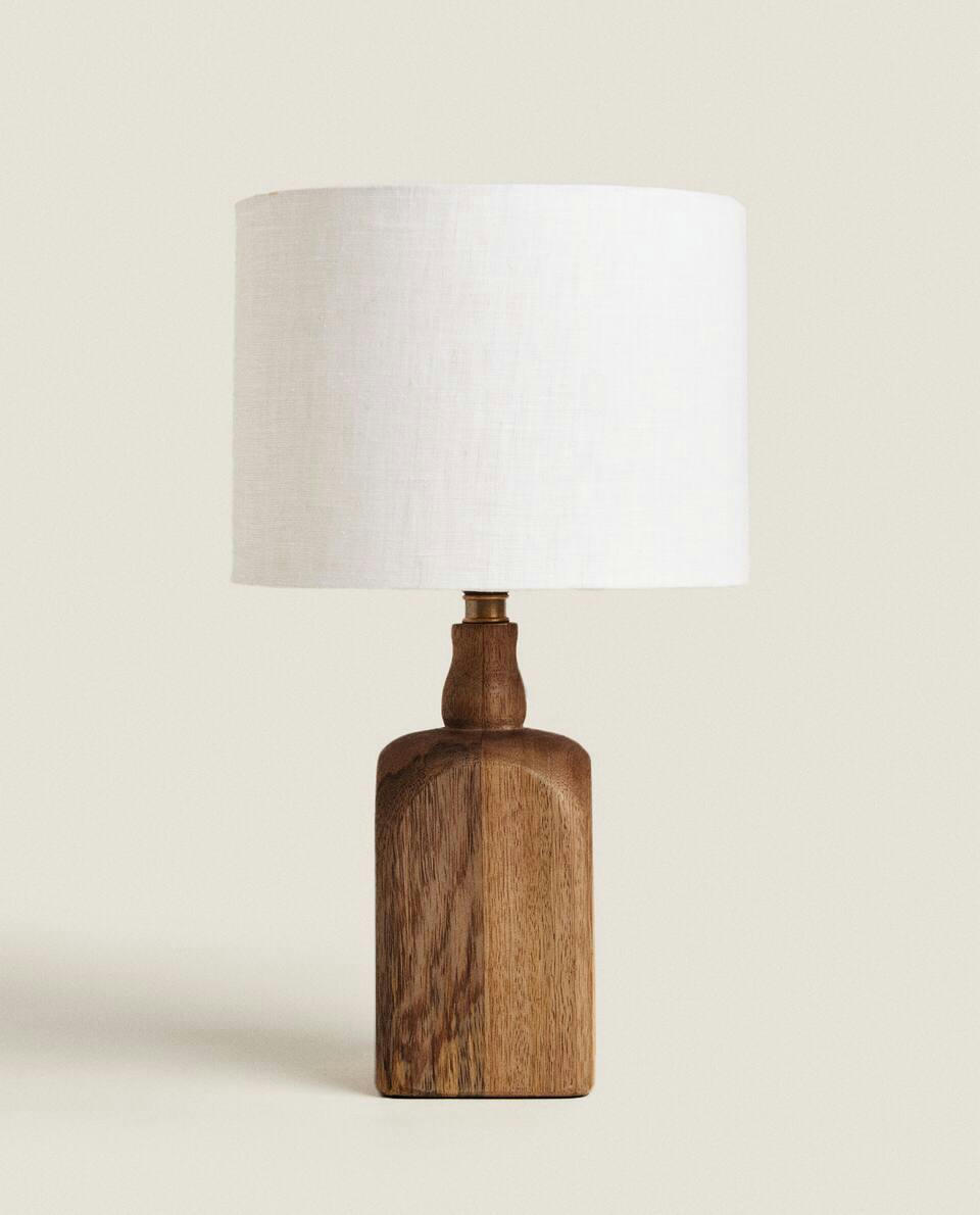 LUMINÁRIA COM BASE DE MADEIRA