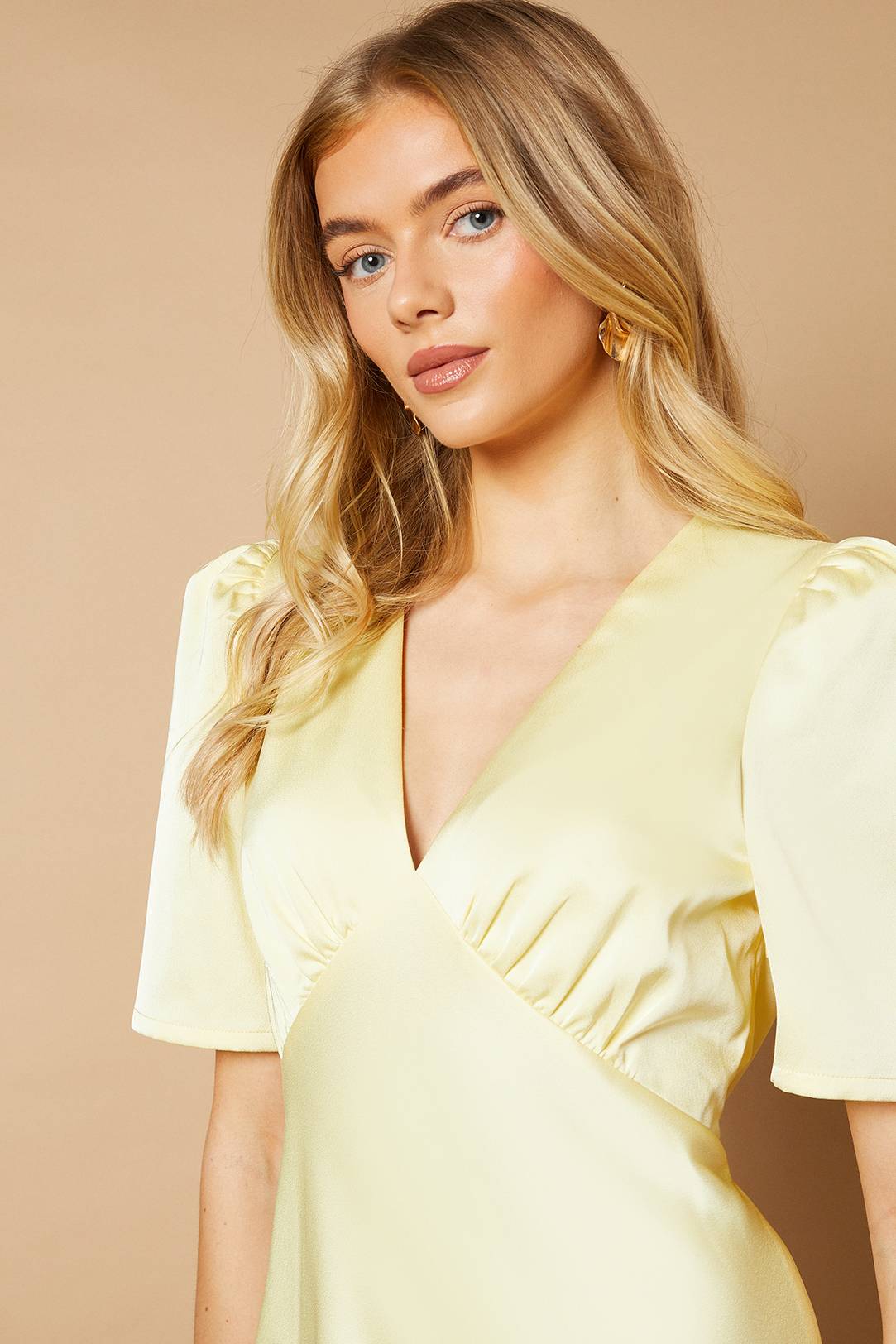 Oasis Robe Mi-Longue en Satin