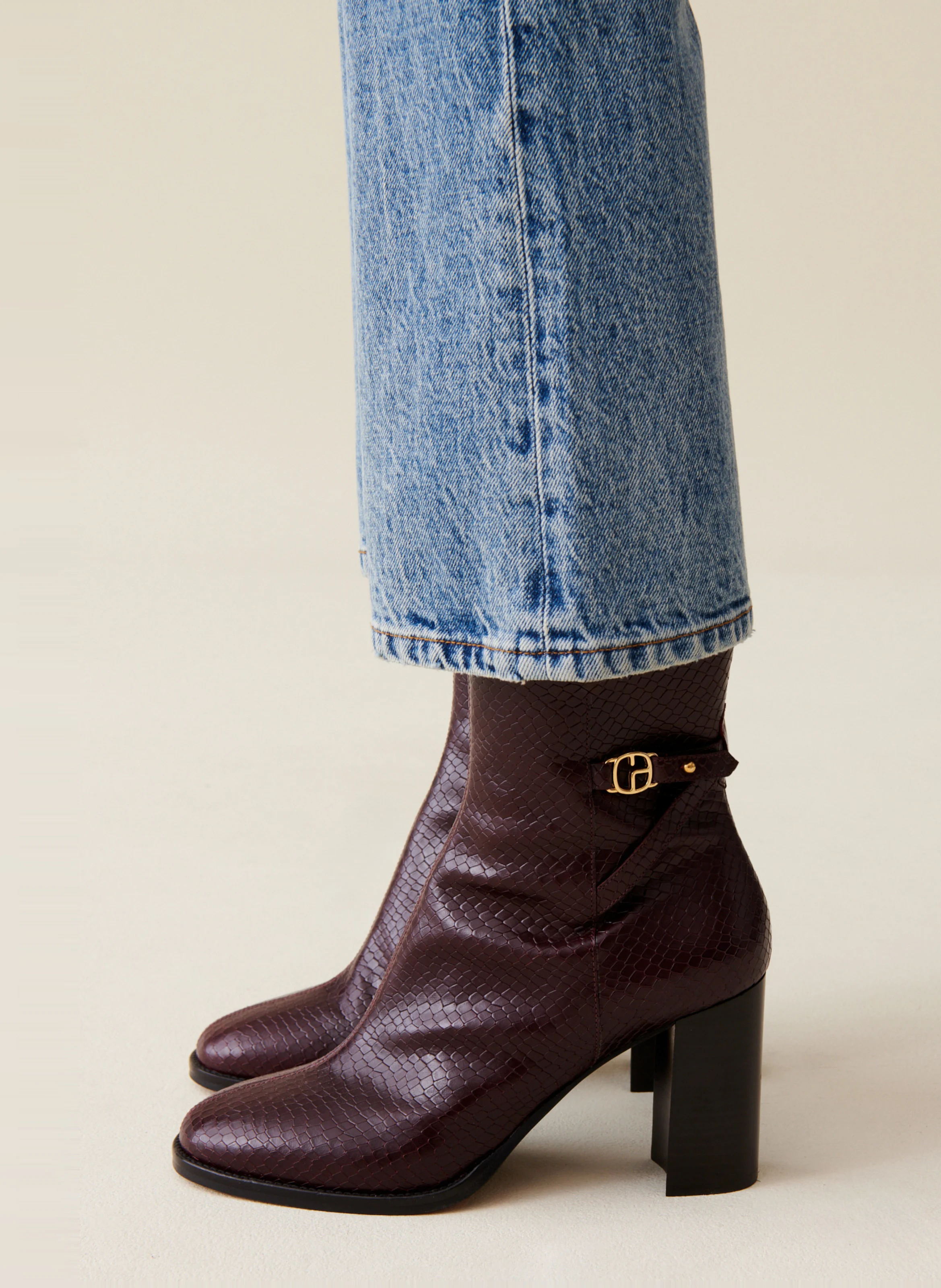 Bottines en cuir embossé croco | Rouge