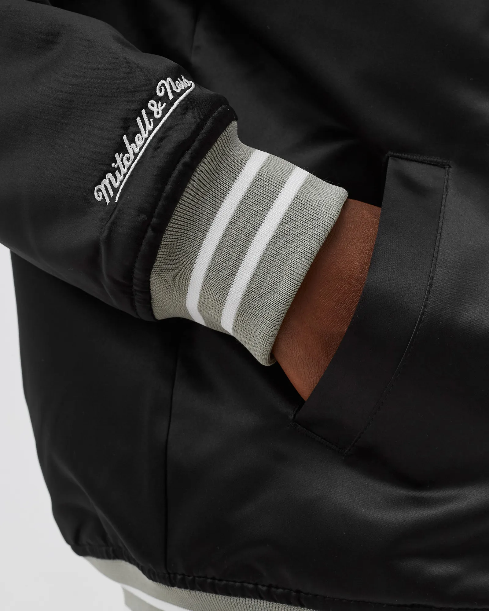 Mitchell & Ness NFL Heavyweight Satin Jacket OAKLAND RAIDERS