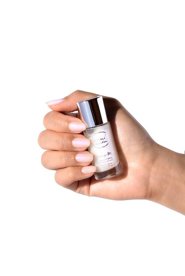 Le Mini Macaron Nail Whitener Illuminez-Moi 10ml