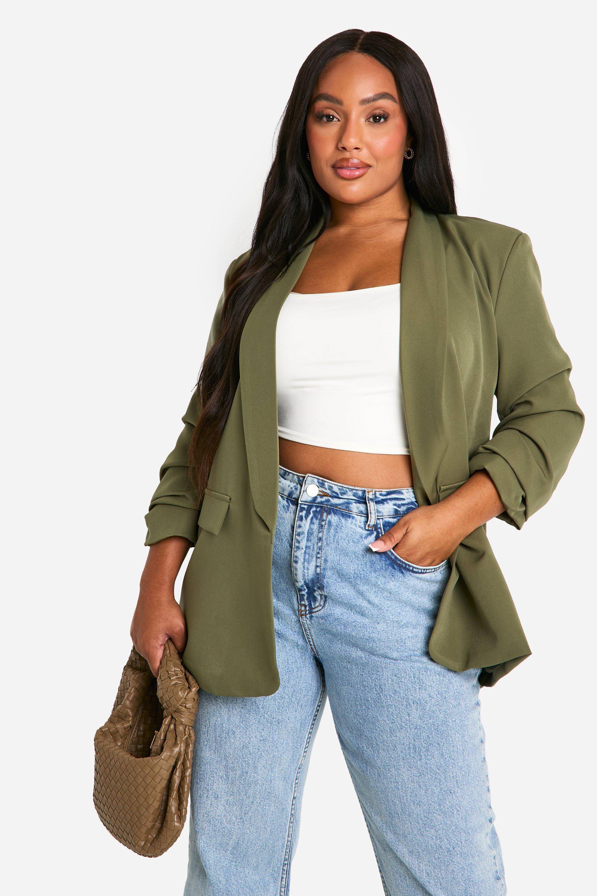 boohoo Blazer grande taille à détails de revers et manches froncées