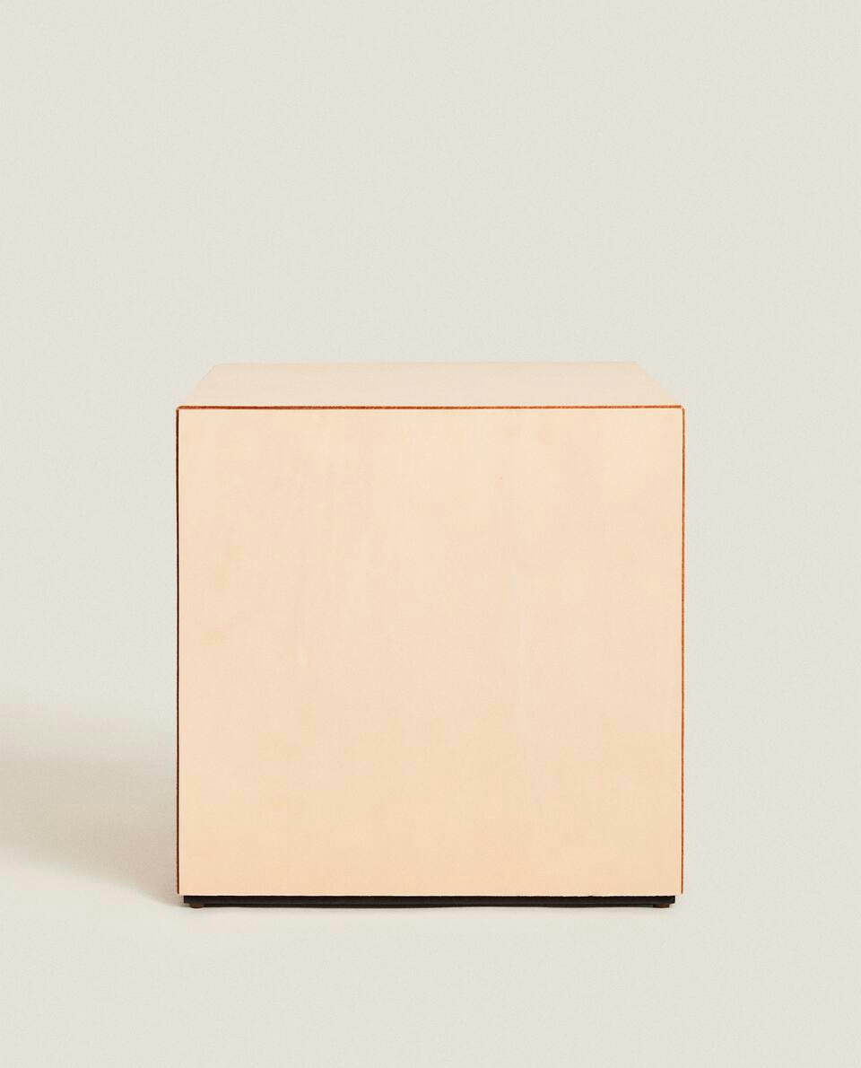 CADEIRA CUBO DE COURO - X STUDIO NICHOLSON
