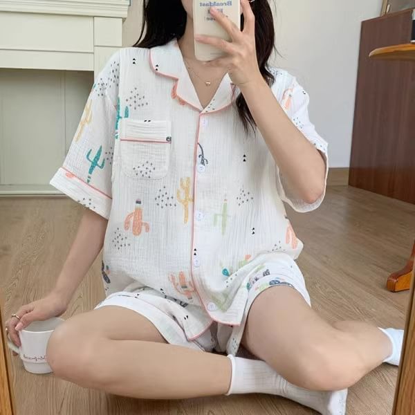 Dazzli - Pyjamaset: shirt met korte mouwen, kraag en print + shorts met elastische taille