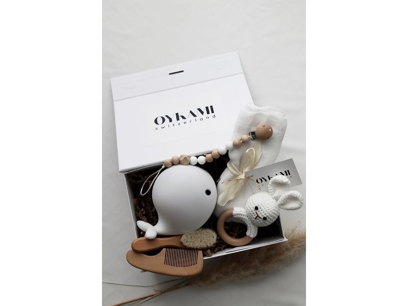 Oykami Geschenkset Athen Weiss mit Wal Geschenkbox zur Geburt