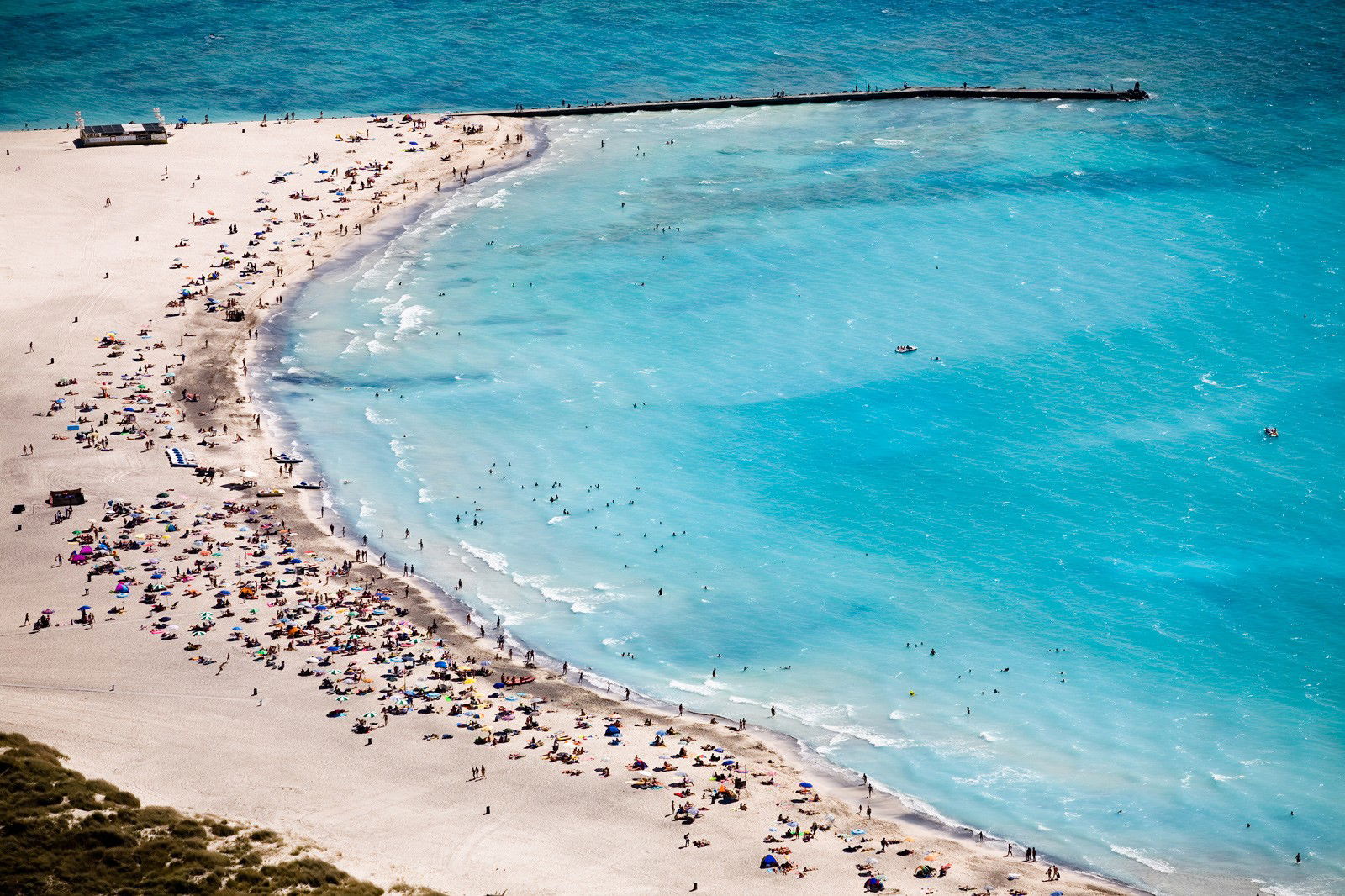 Beach goers at Rosignano Maritimo II, Italy by Alex Maclean - Limited Edition. Edition of: 100. Signed.
