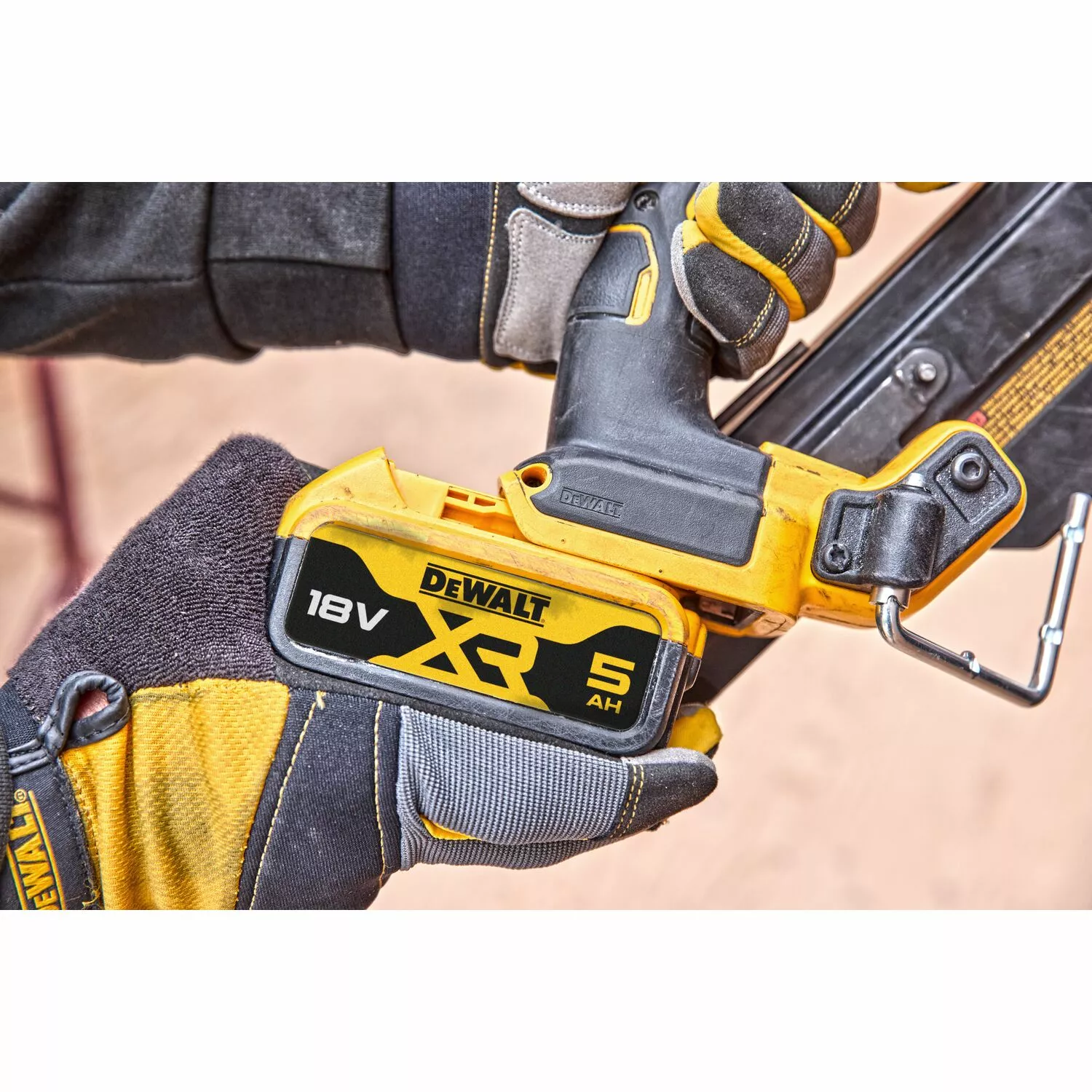 DeWALT DCN930P2 18V Li-ion accu constructie tacker set (2x 5.0Ah accu) in Tstak - 50-90mm - 2-Speed