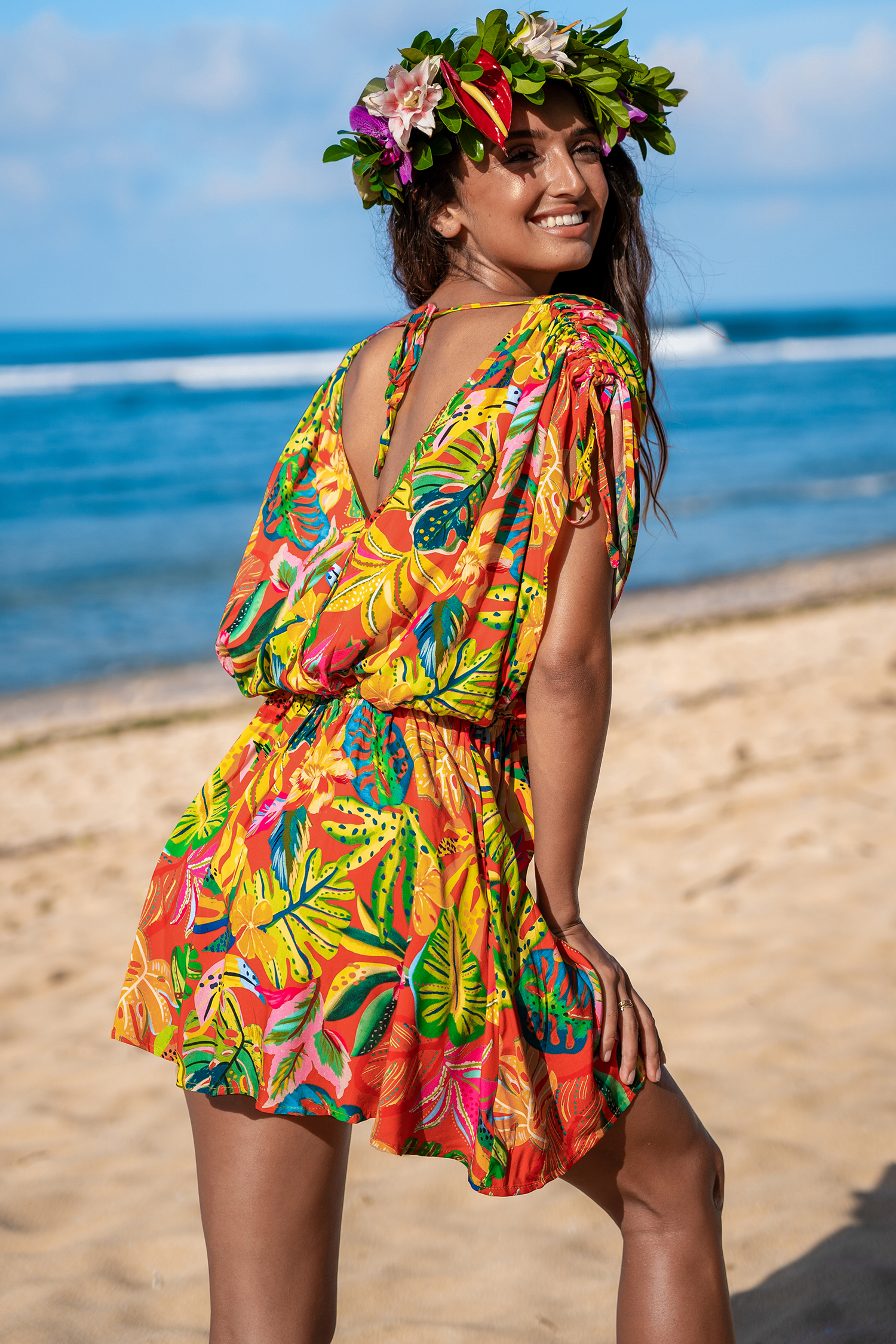 Robe mini à col en V surplis tropicale