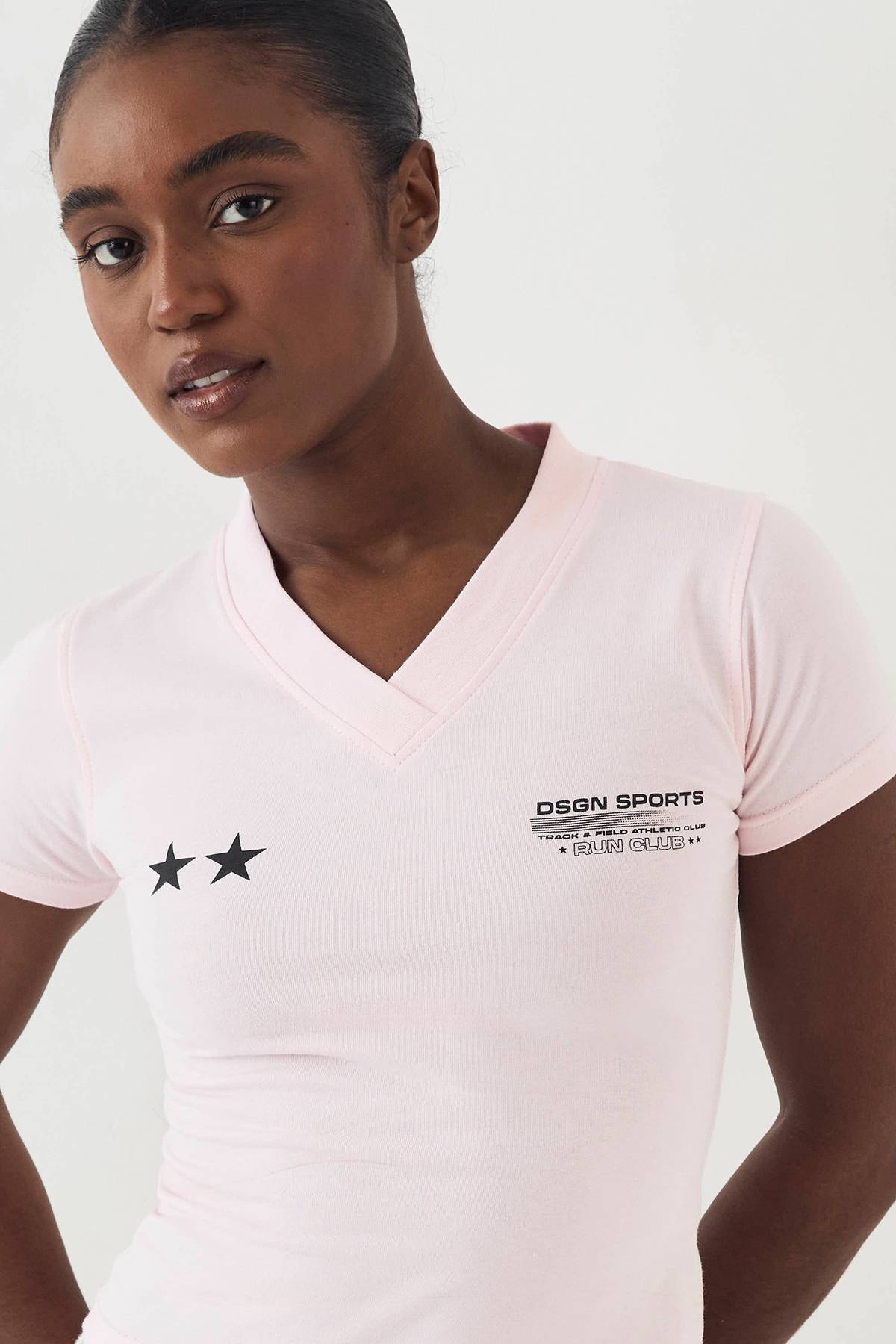 T-Shirt Ajusté Col V DSGN Studio Sport