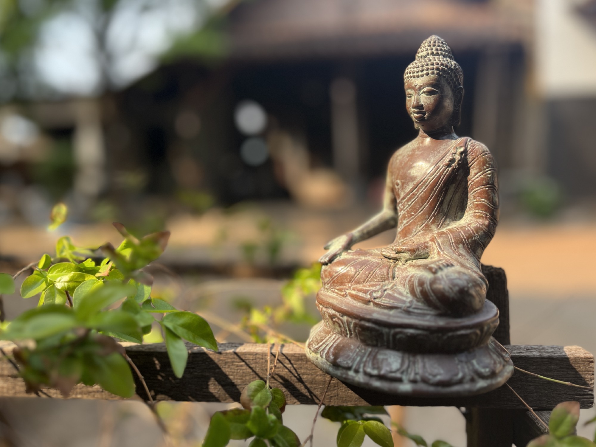 Bronze-Skulptur 'Buddha sitzend', H 18 cm, B 11 cm, L 10 cm von fischer's lagerhaus