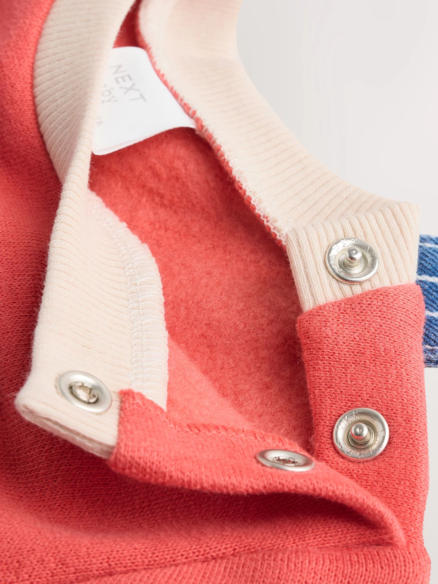 Felgekleurde streep met figuurtjes - Babyset van denim bretelbroeken en bodysuit (0 mnd - 2 jr)