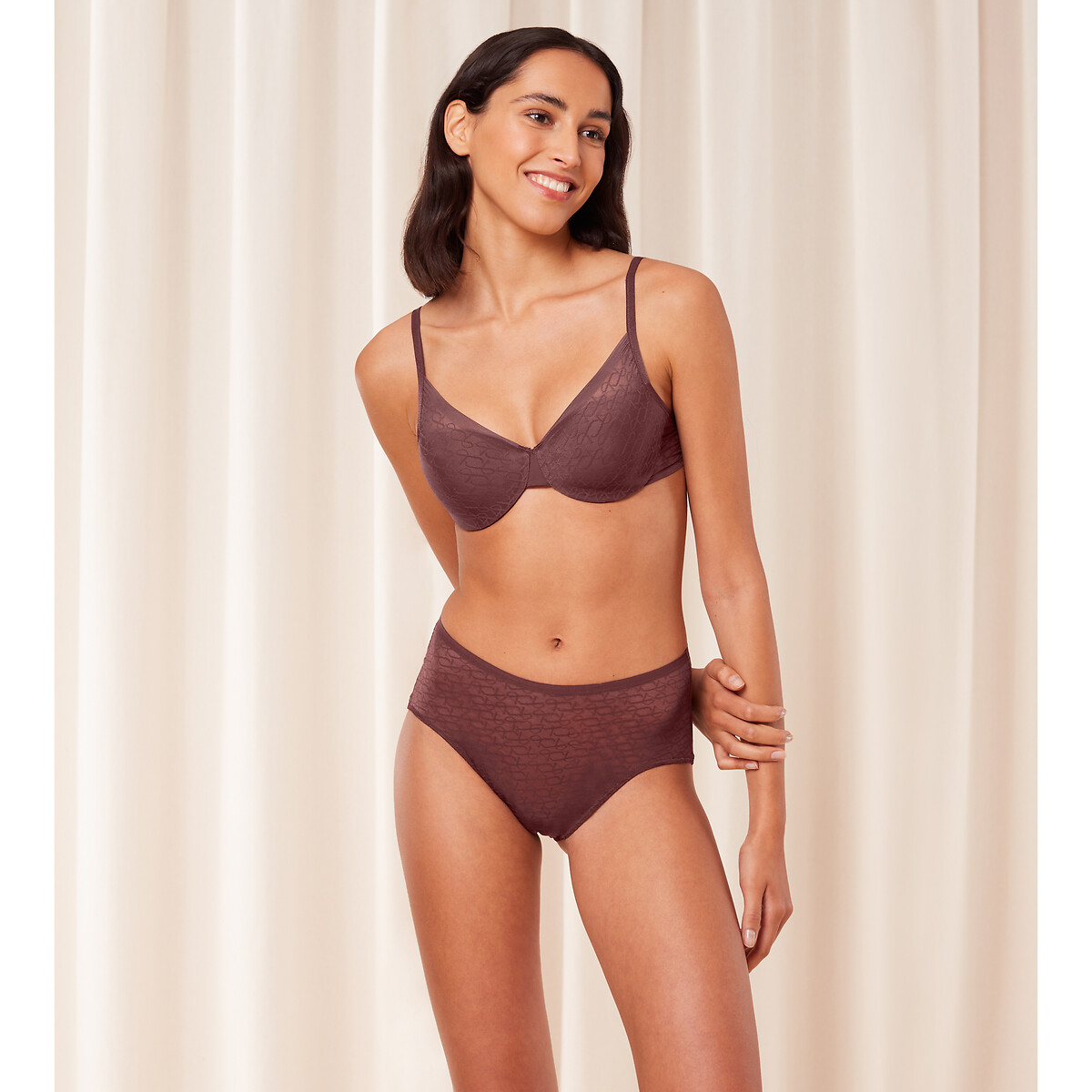 TRIUNFO<br>Hoge slip em Kant Signature Sheer
