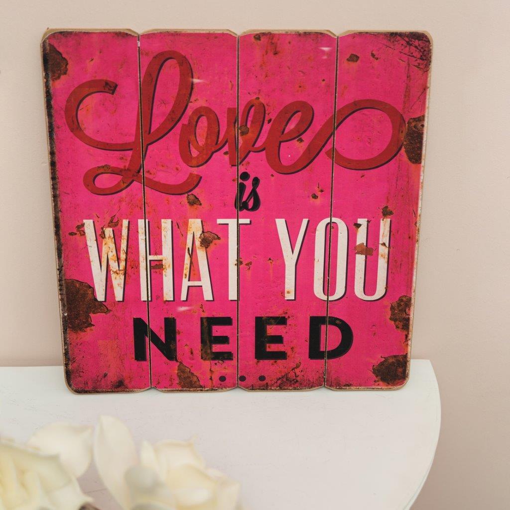 Holzschild LOVE IS WHAT YOU NEED - bunt - 40x40 cm