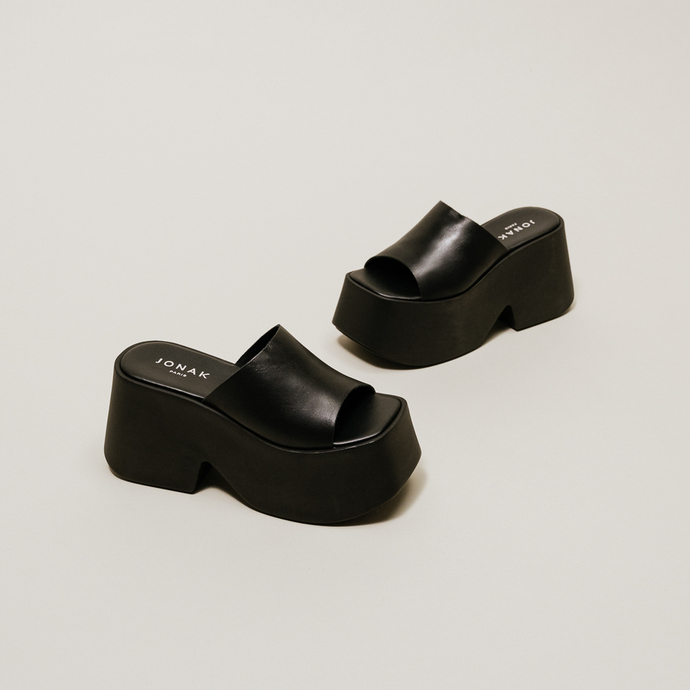Mules à plateformes et bouts carrés  en cuir noir