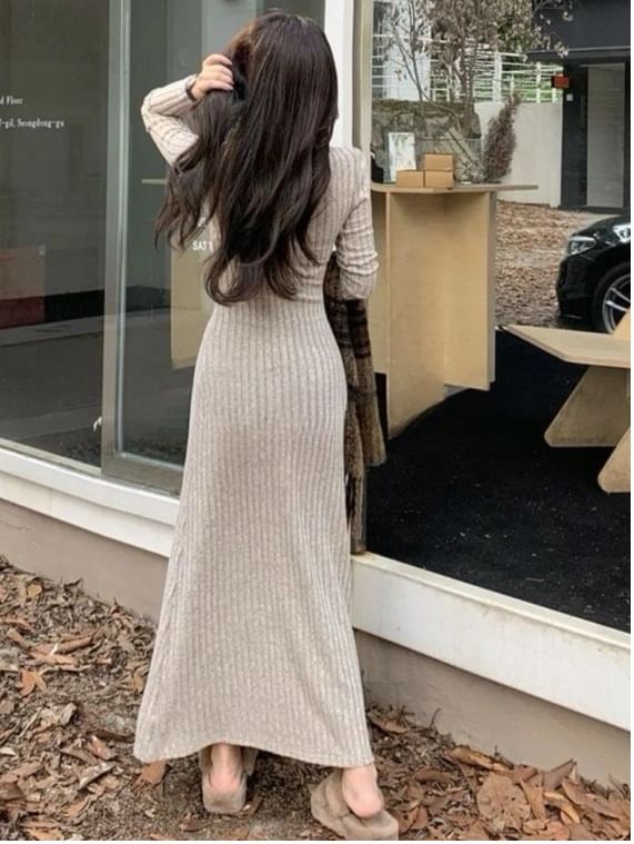 Seoulium - Lange mouw, halfknoopsluiting, effen geribbelde maxi-bodyconjurk