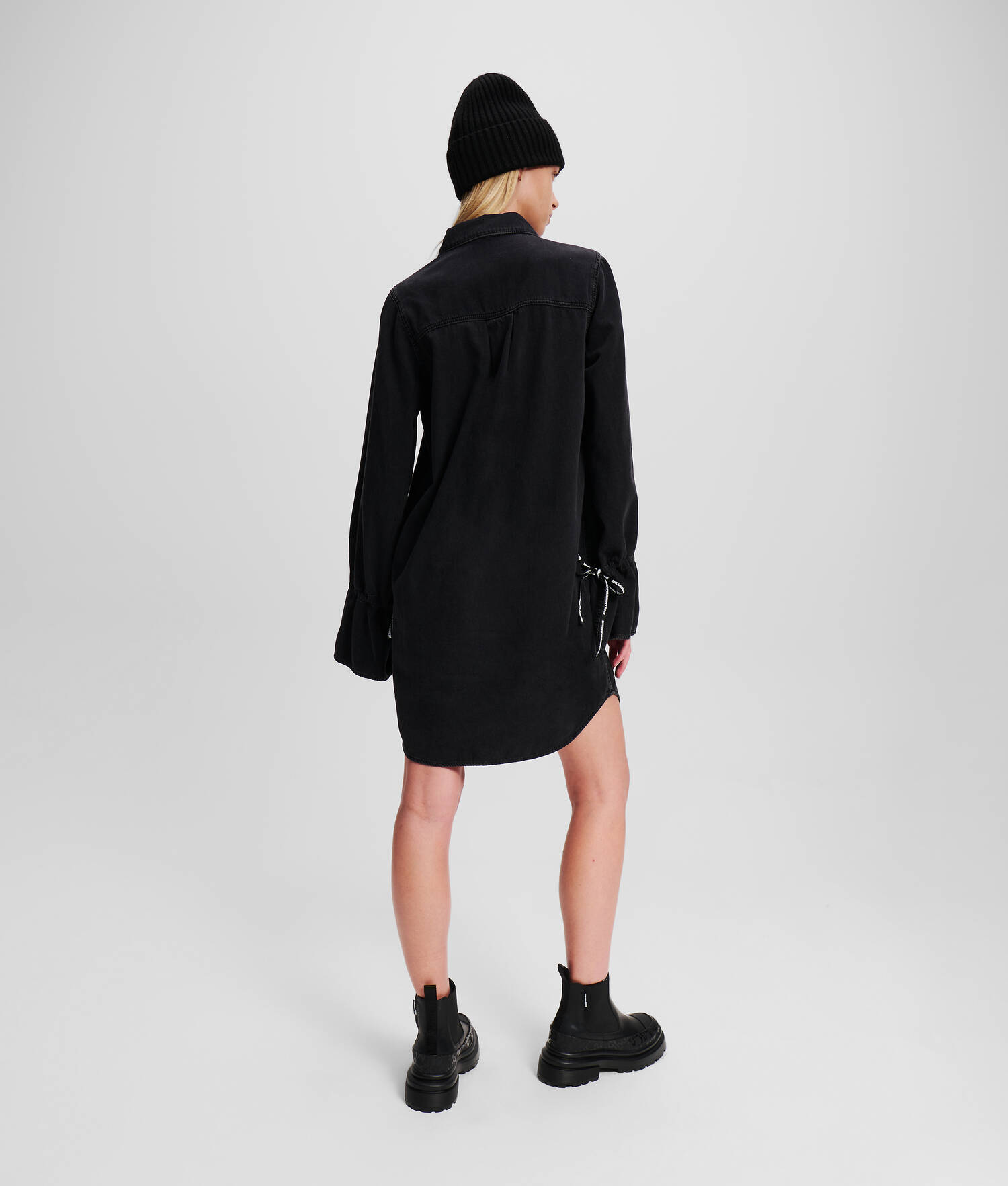 ROBE EN JEAN AVEC LIENS DE SERRAGE AUX MANCHES KLJ