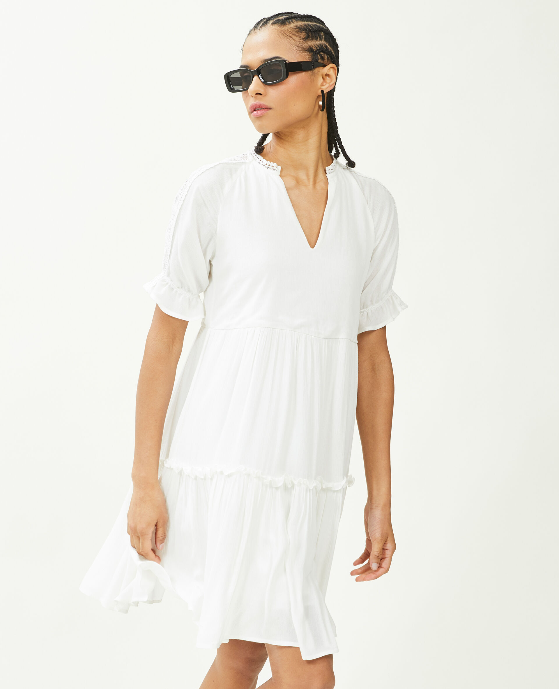 Robe courte avec dentelle et volants - Blanc