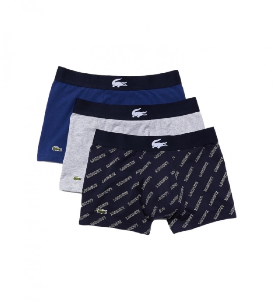 Conjunto de 3 cuecas boxer Lacoste Court nas cores preto, cinza e azul marinho.