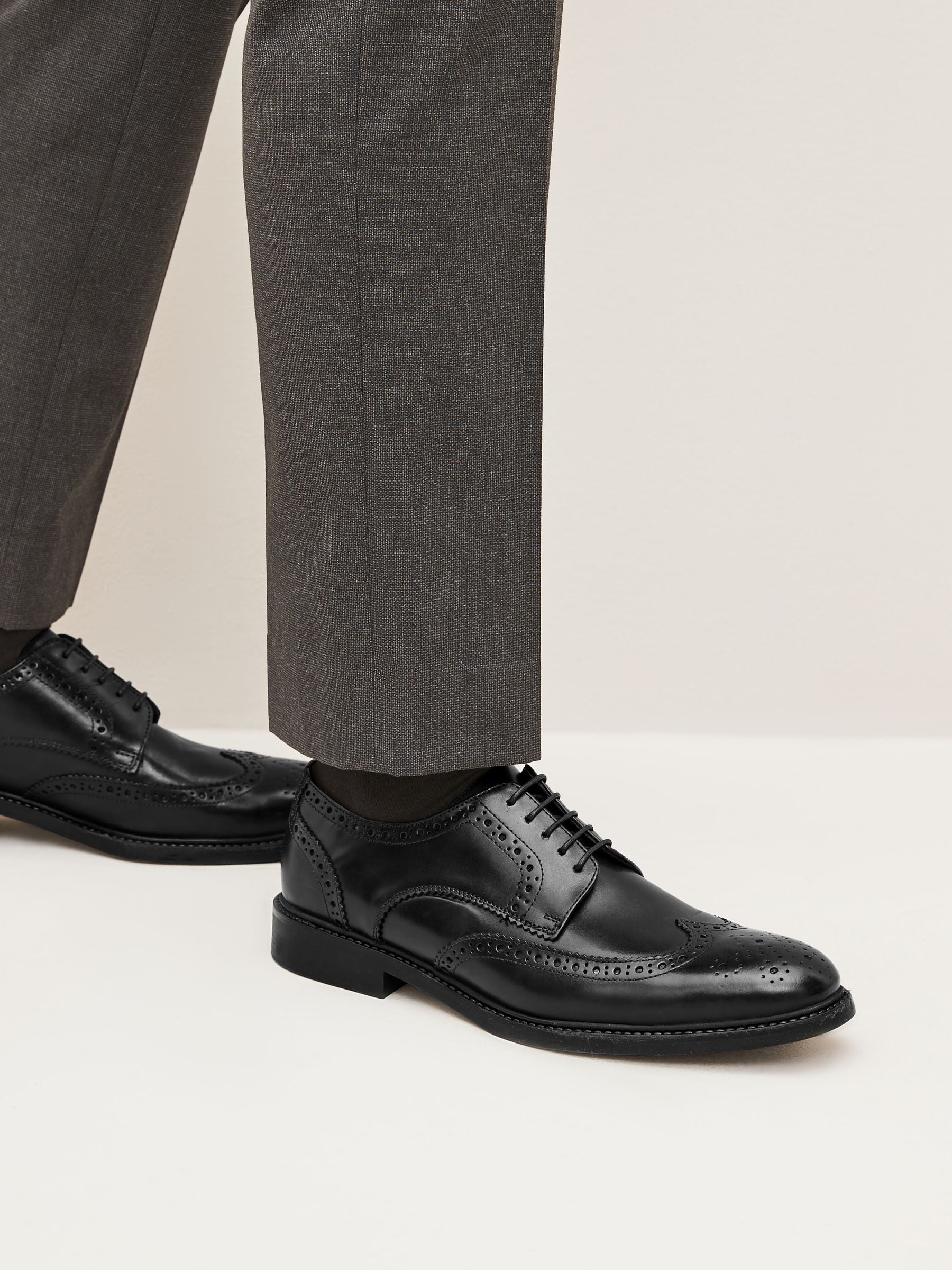 Zwart - Standaard pasvorm - Leren derby-brogues