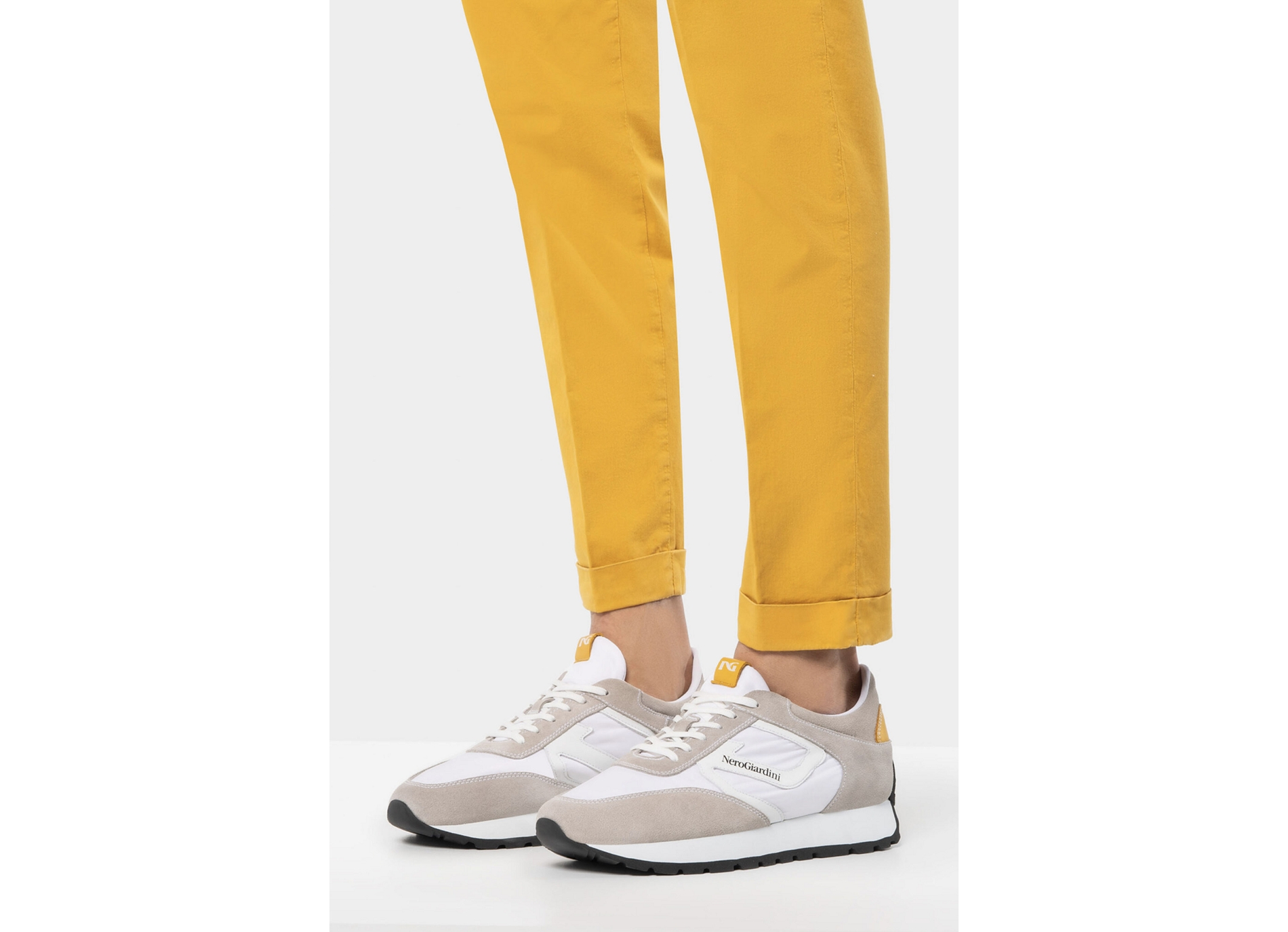 02831 blanc