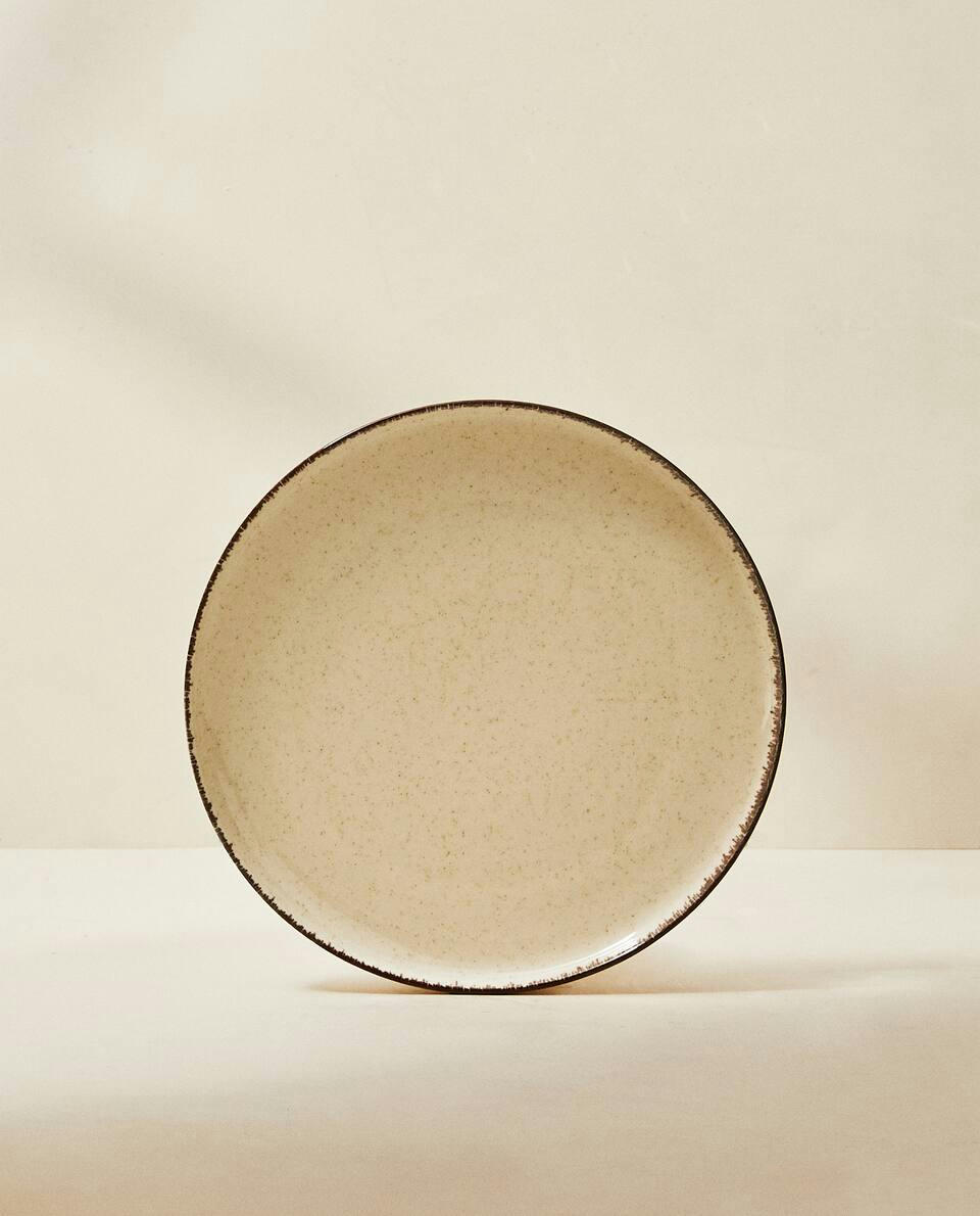 Louça de porcelana com borda de acabamento antigo