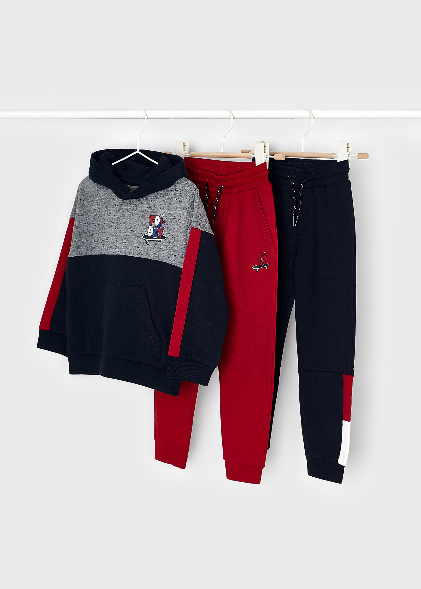 Conjunto de agasalho tricolor de 3 peças para meninos