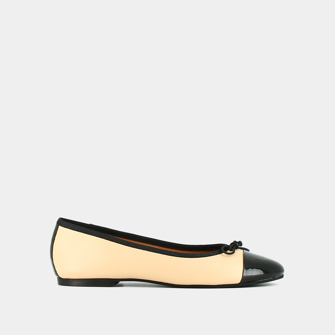 Ballerines à bouts ronds et nœuds  en vernis cuir noir et beige