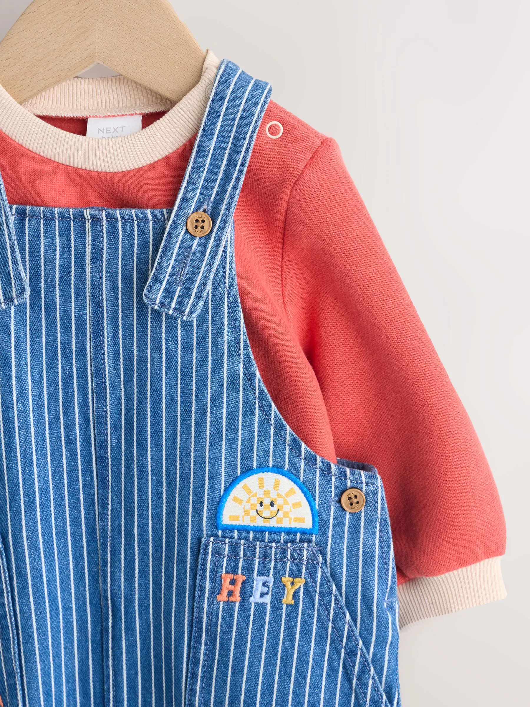 Felgekleurde streep met figuurtjes - Babyset van denim bretelbroeken en bodysuit (0 mnd - 2 jr)
