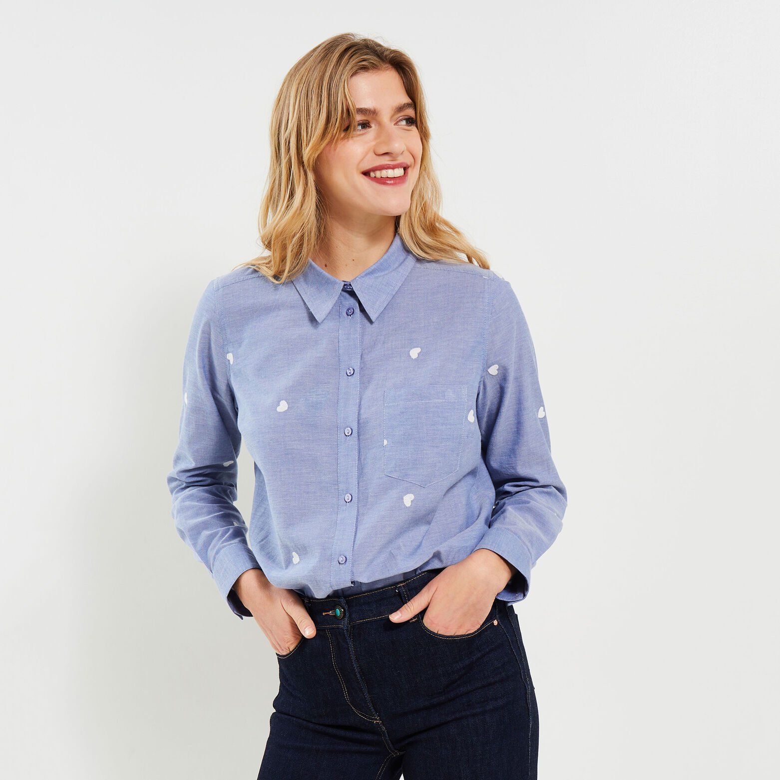 Chemise en chambray et motifs femme