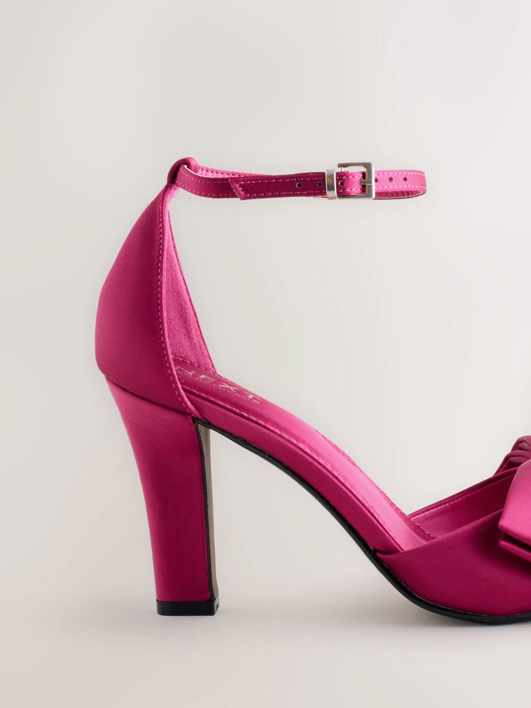 Roze - Forever Comfort® Satin Bow Block Heeled Sandals