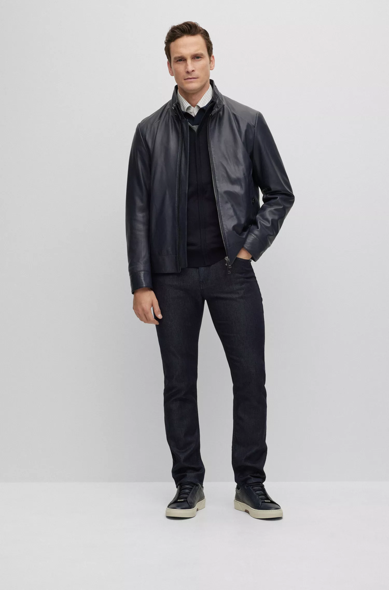Cardigã BOSS Camel tricotado em lã, seda e cashmere.