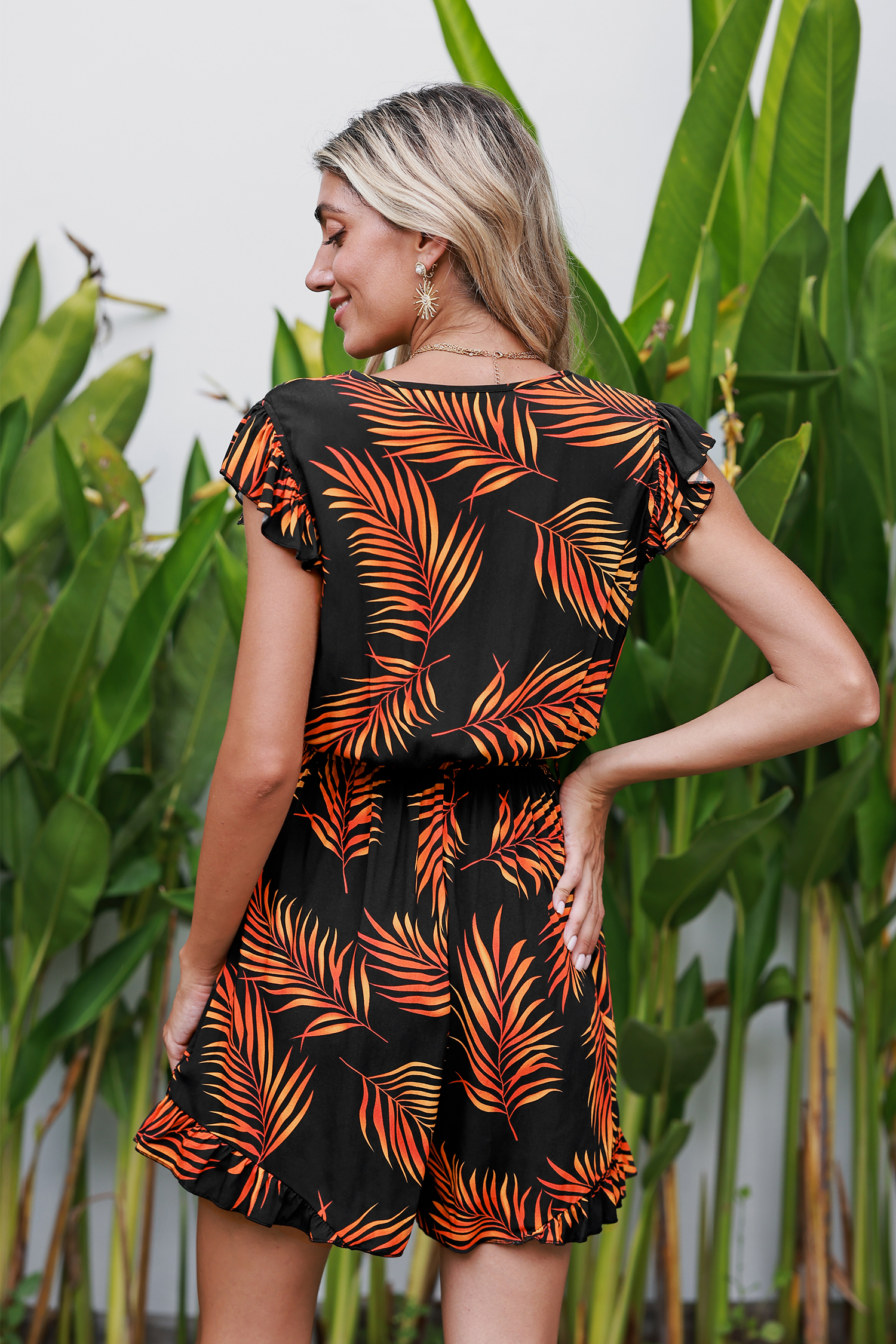 Combishort avec manches à volants et col surplis tropical
