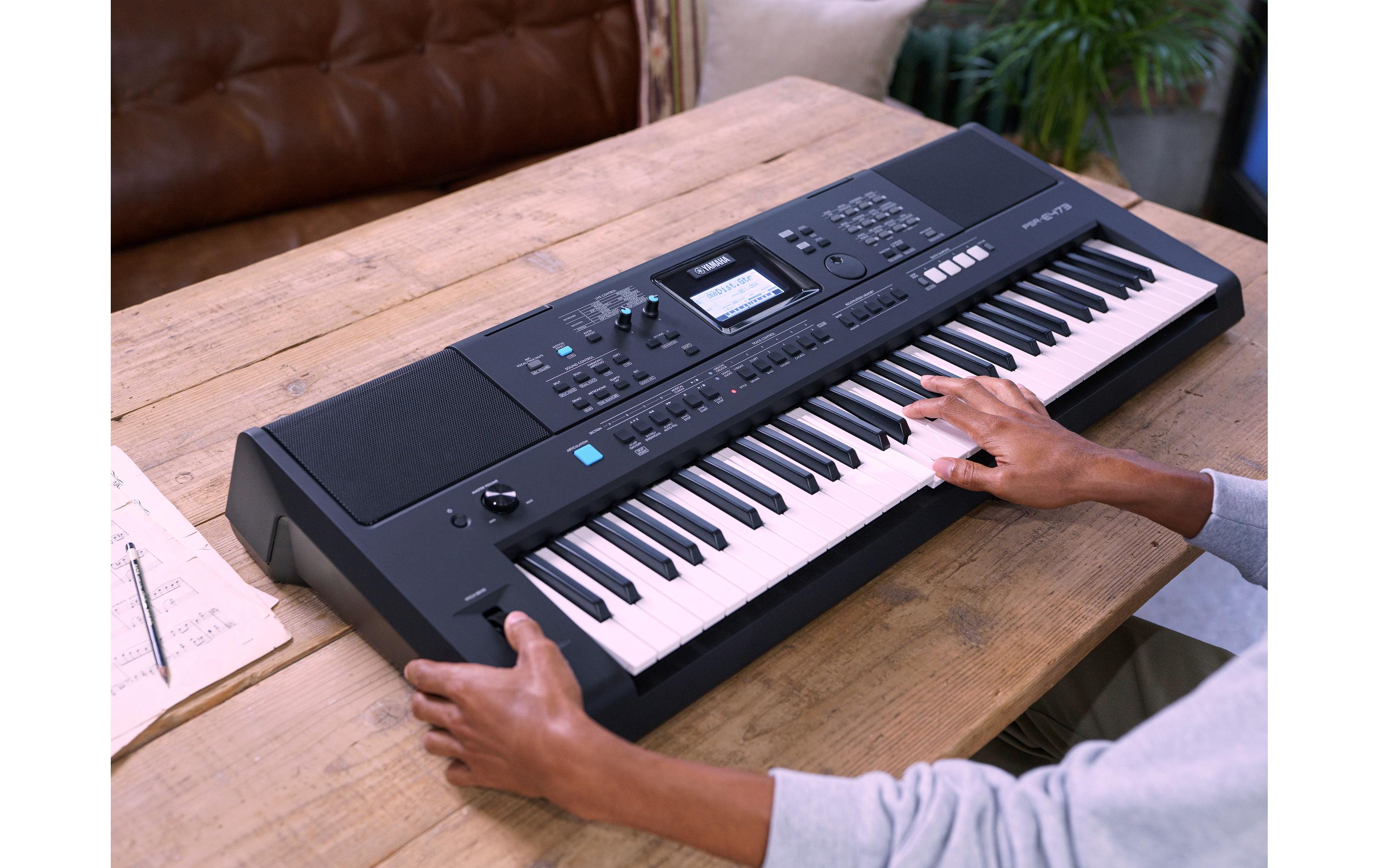 Keyboard PSR-E473<br>Portables Keyboard mit Anschlagdynamik