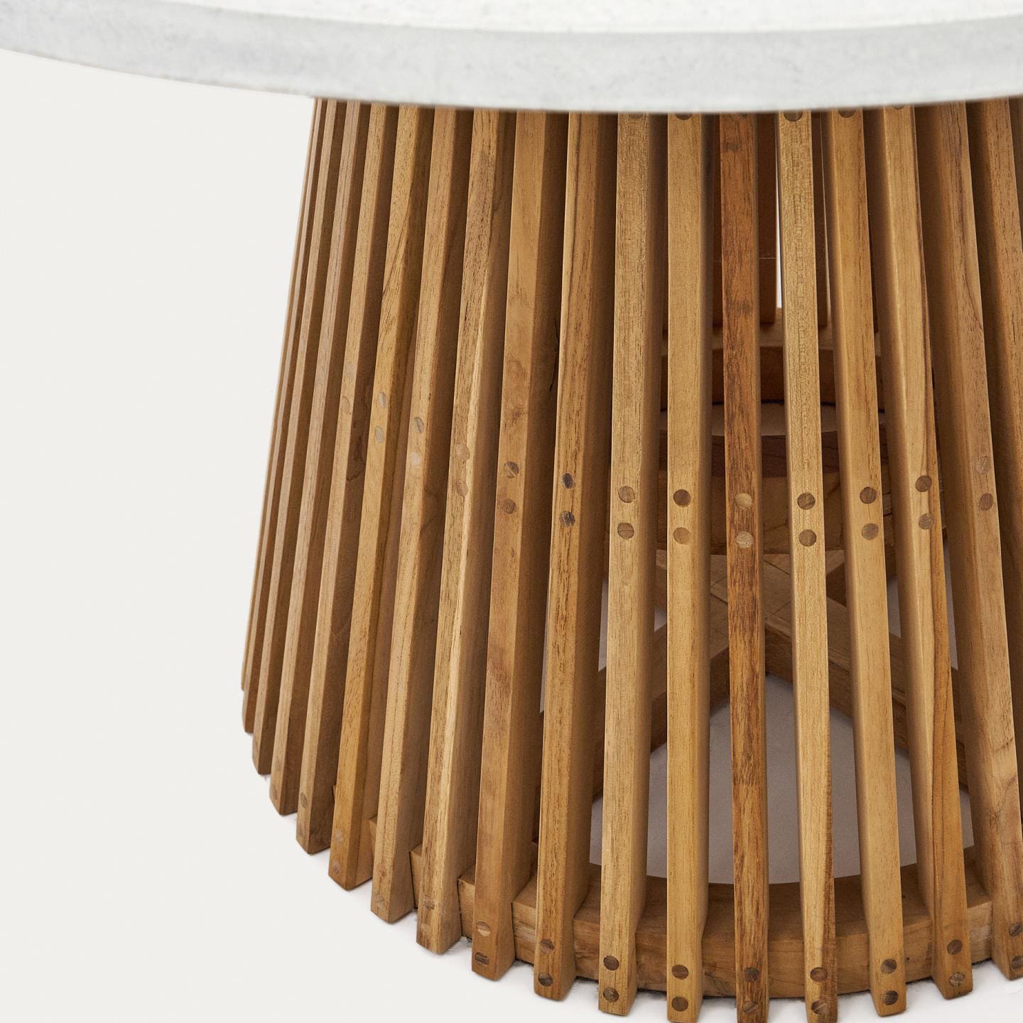 Kave Home Gartentisch ALCAUFAR 120 cm Teak /weiß