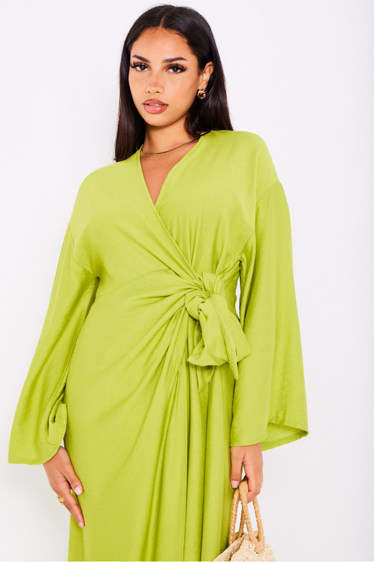 Robe verte à empiècement superposé noué