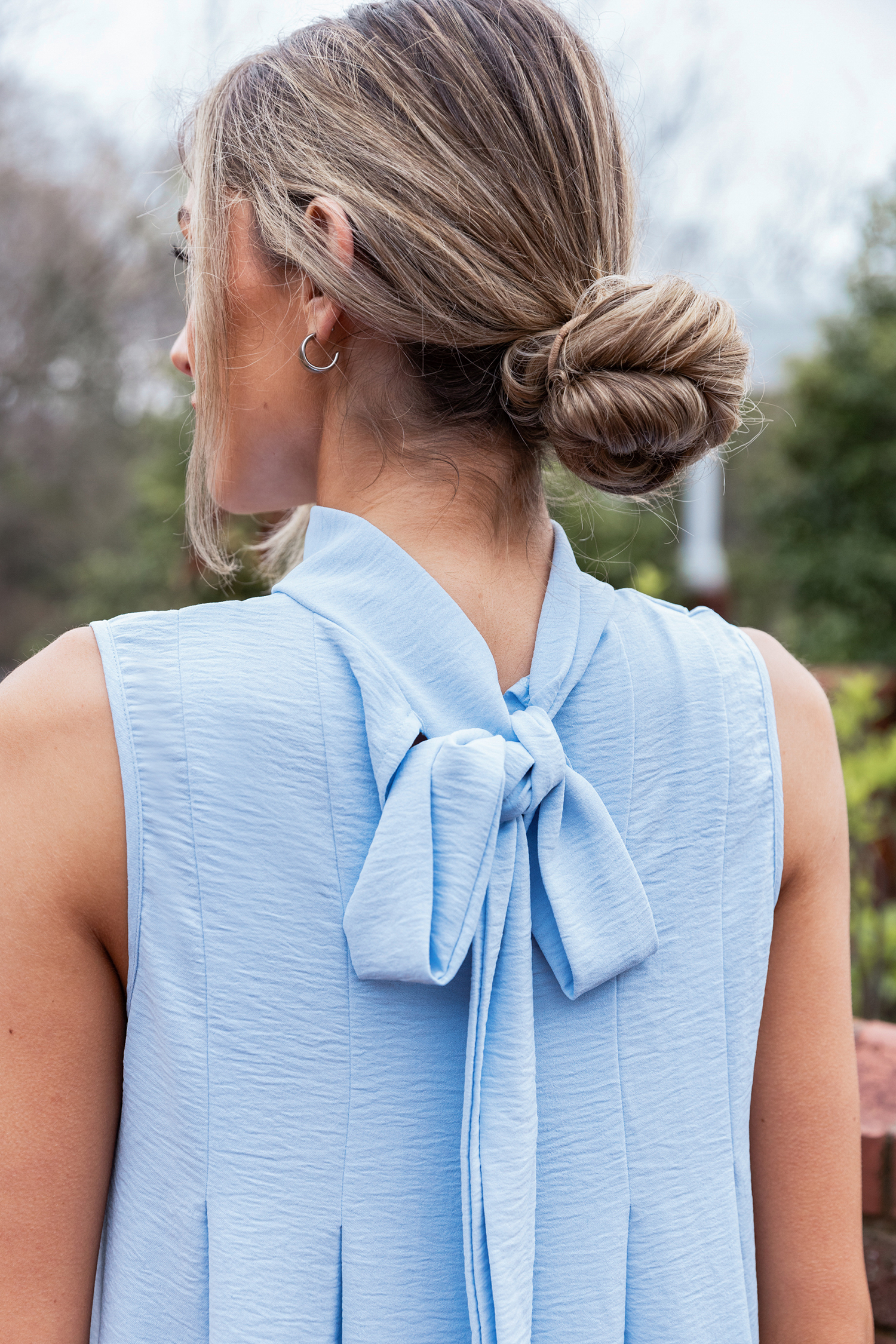 Robe mini sans manches à col roulé bleu ciel