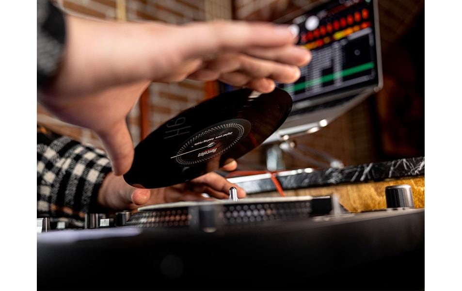 DJ-Controller DJControl Inpulse T7<br>Motorbetriebener DJ-Controller für ambitionierte DJs