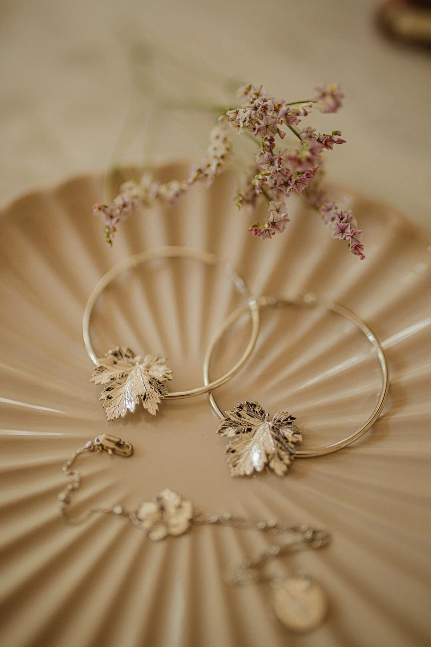 HÉRA - Boucles d'oreilles créoles feuilles plaqué argent | Argent