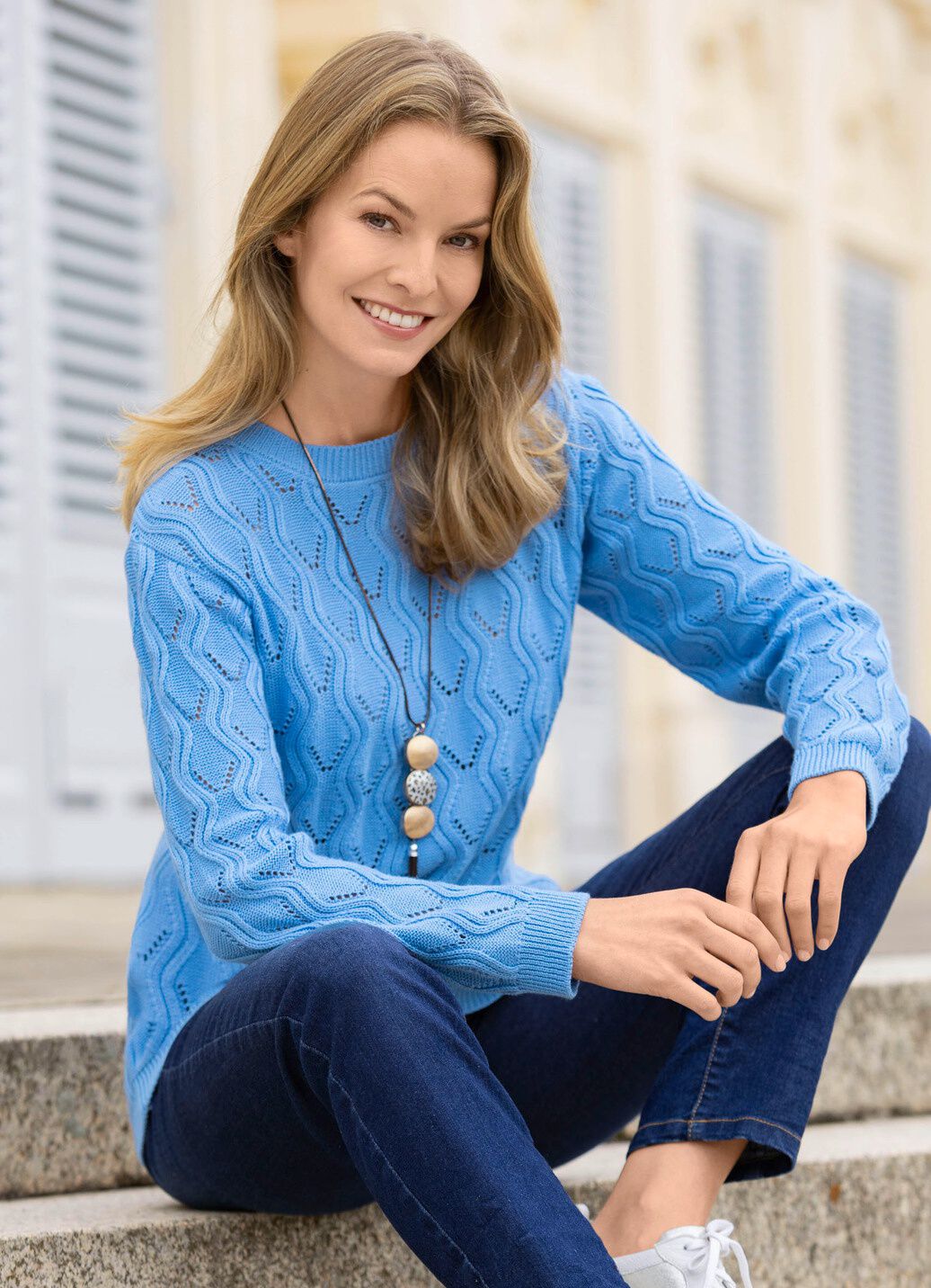 Pullover mit streckendem Wellendessin