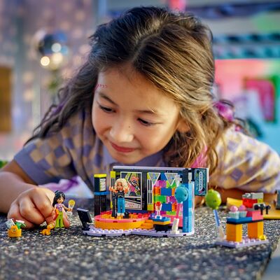 LEGO Friends 42610 Fest med karaoke