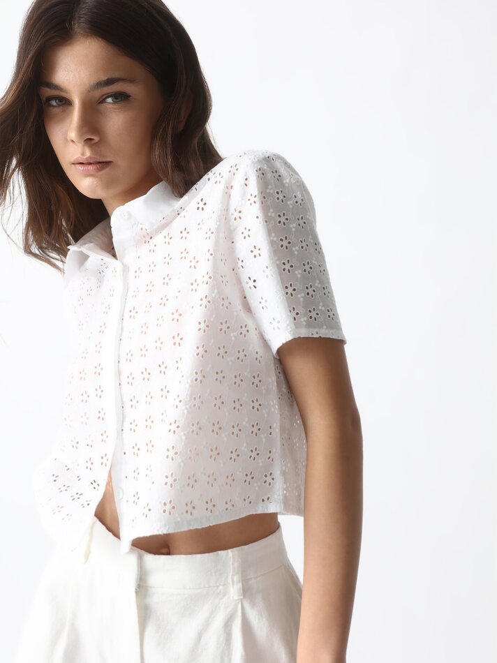 Camisa com bordado suíço - Branca