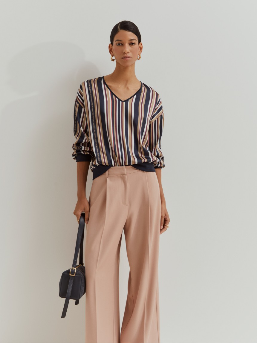 Blusa fluida às riscas