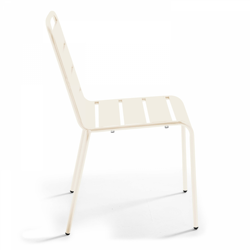 Chaise en métal ivoire