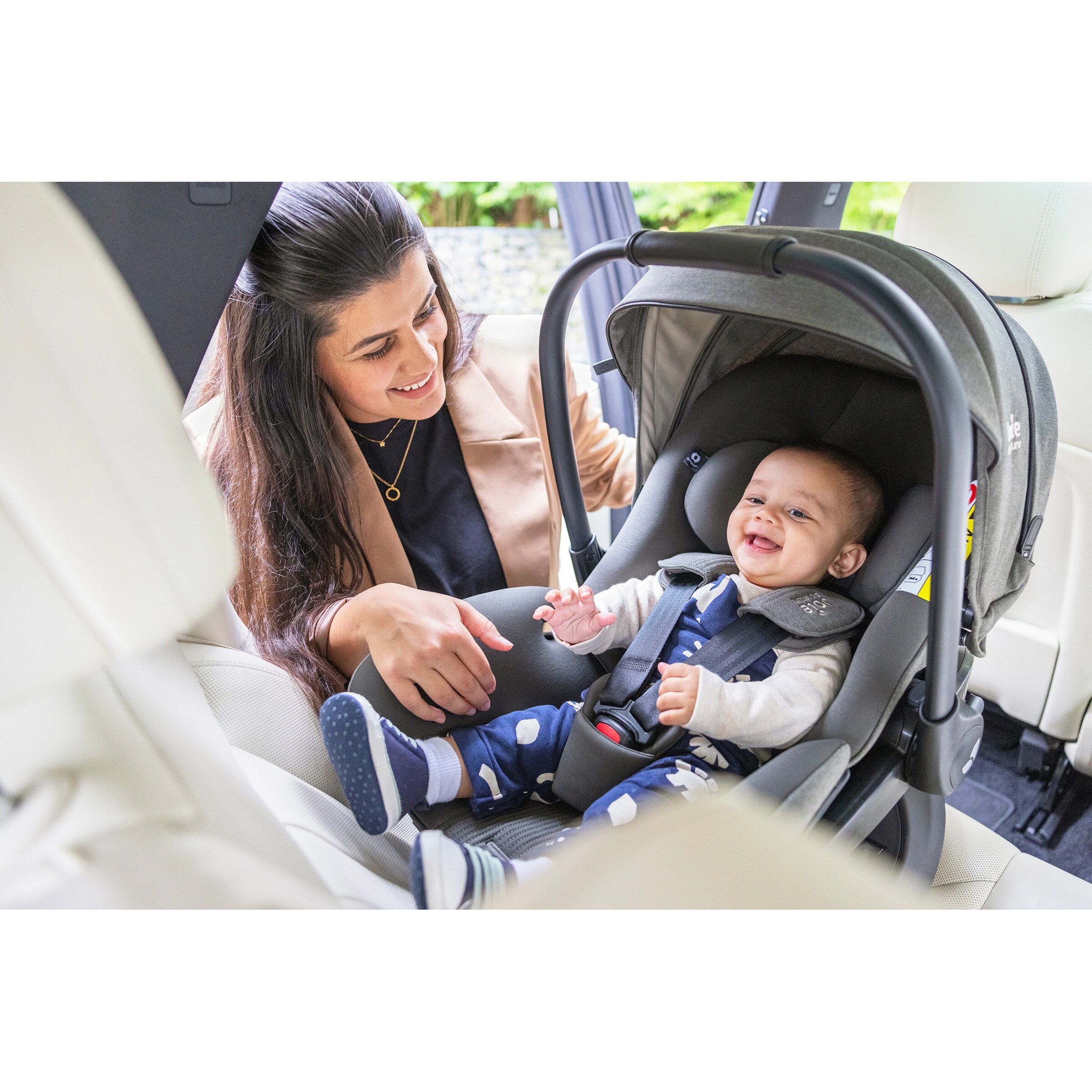 Joie - signature Babyschale i-Level Pro ebony