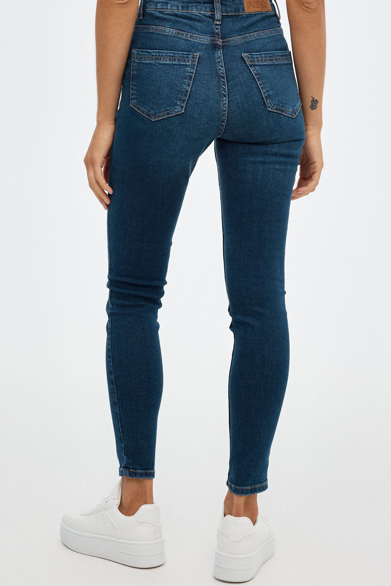 Calça jeans slim estilo mom