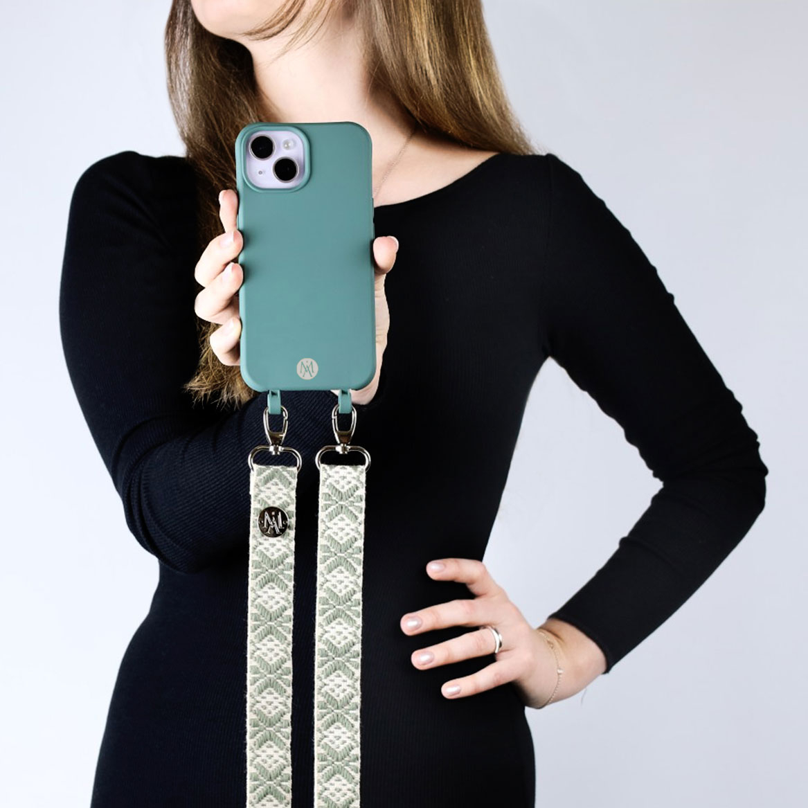 iPhone 16 Handy Hülle Elegantes Case mit abnehmbarem Necklace Adapter - Lilac / Gold