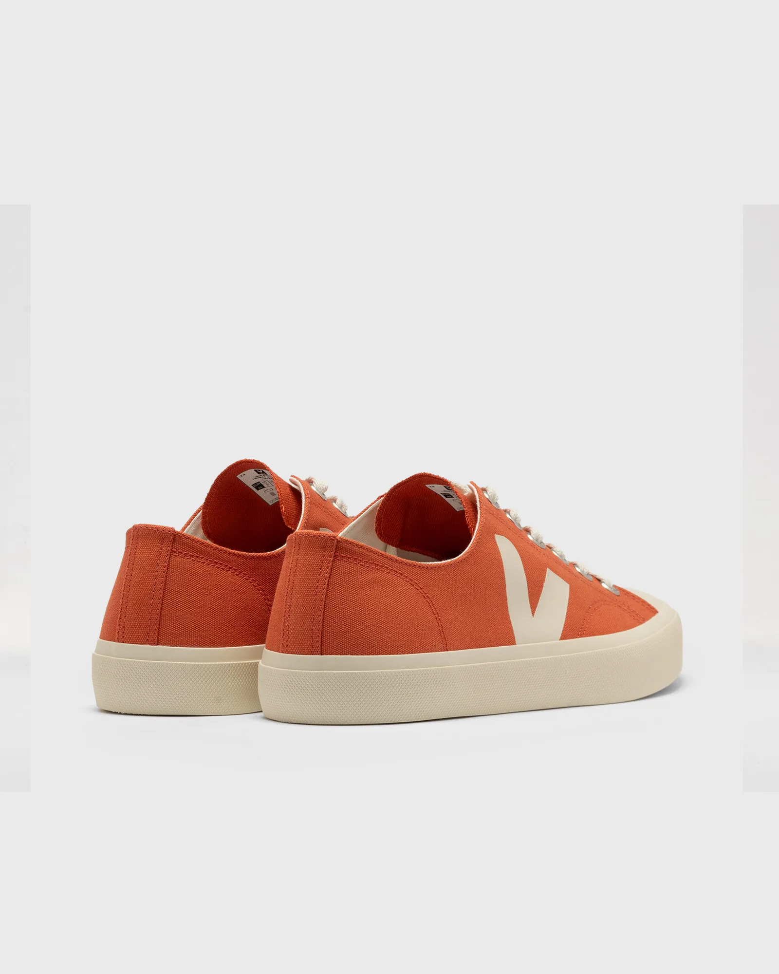 Veja WATA II LOW CANVAS