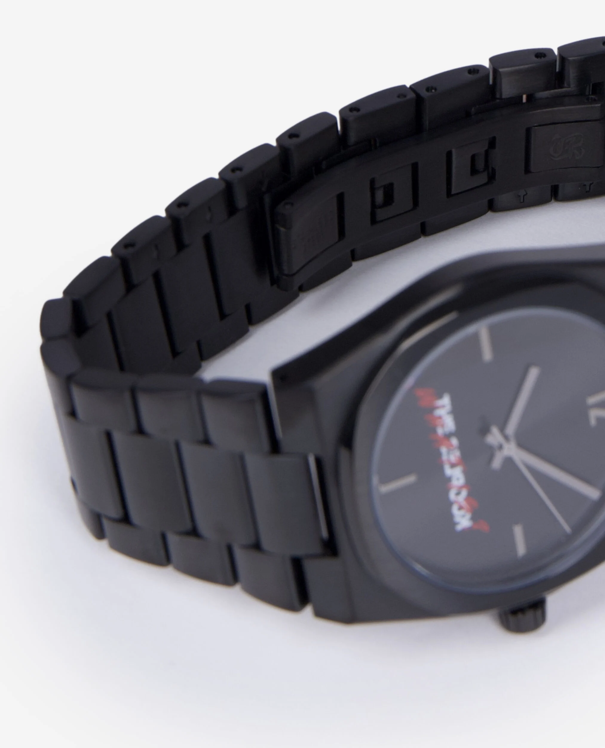 Montre What is noire