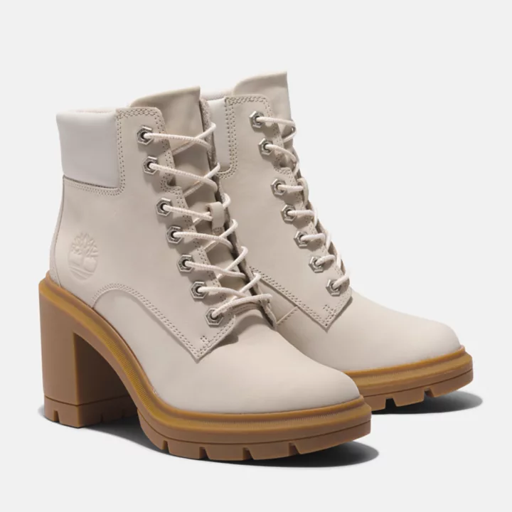 Bota feminina Allington de cano alto com cadarço, na cor branca.